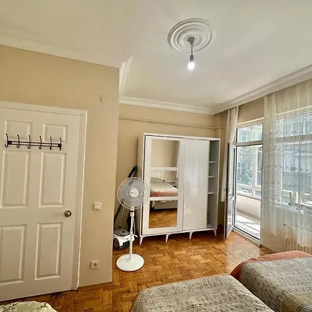 Apartment Sisli Near Osmanbey Metro 2+1 First Floor Flat Istanbul