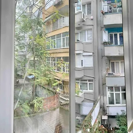 Sisli Near Osmanbey Metro 2+1 First Floor Flat アパート *