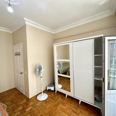 Lejlighed Sisli Near Osmanbey Metro 2+1 First Floor Flat